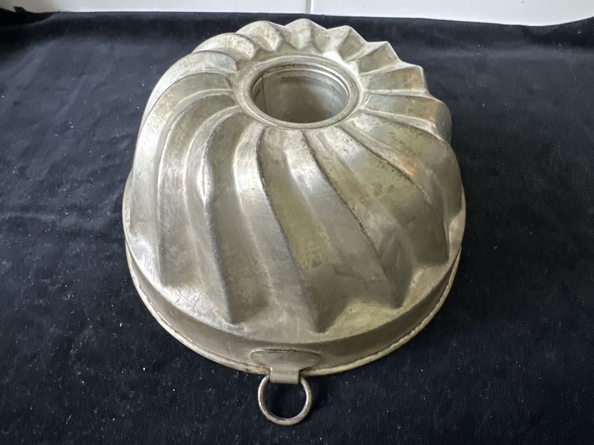 Teglie da forno: Gugelhupf-Backform aus Metall – Usato da Zürich venduto da Chaeffeler
