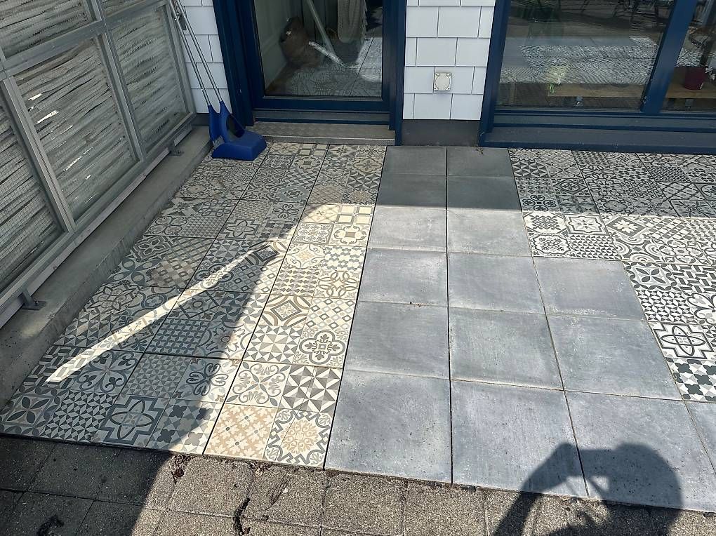 Bodenbeläge: Dekorativer Balkonboden Bodenplatten Vintage / Patchwork – Gebraucht aus Zürich von Lucyy 3