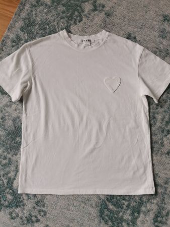 Weißes T-Shirt mit Herz