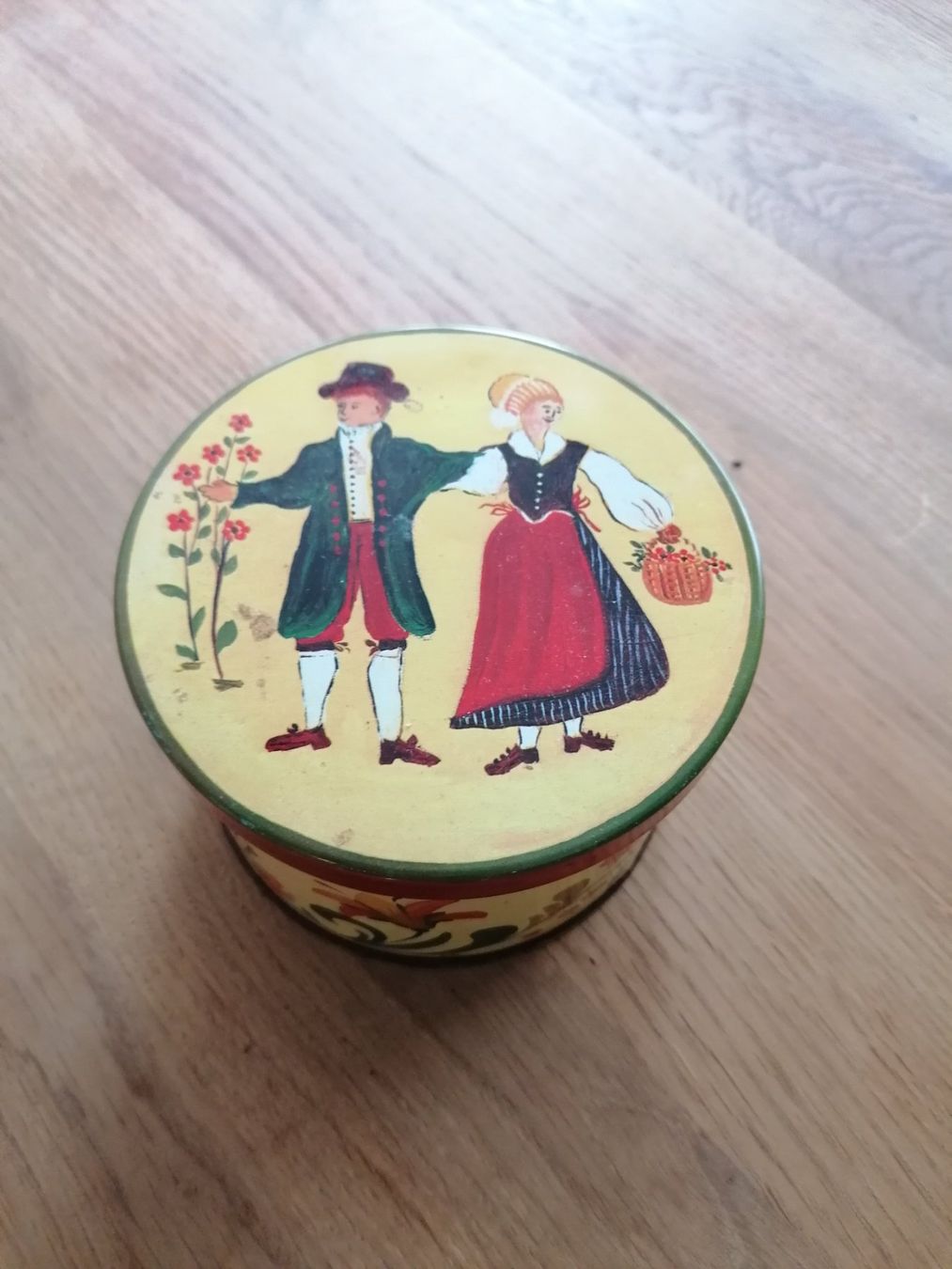 Dosen: Blechdose Läckerli Huus Vintage – Gebraucht aus Basel von vintagecollector