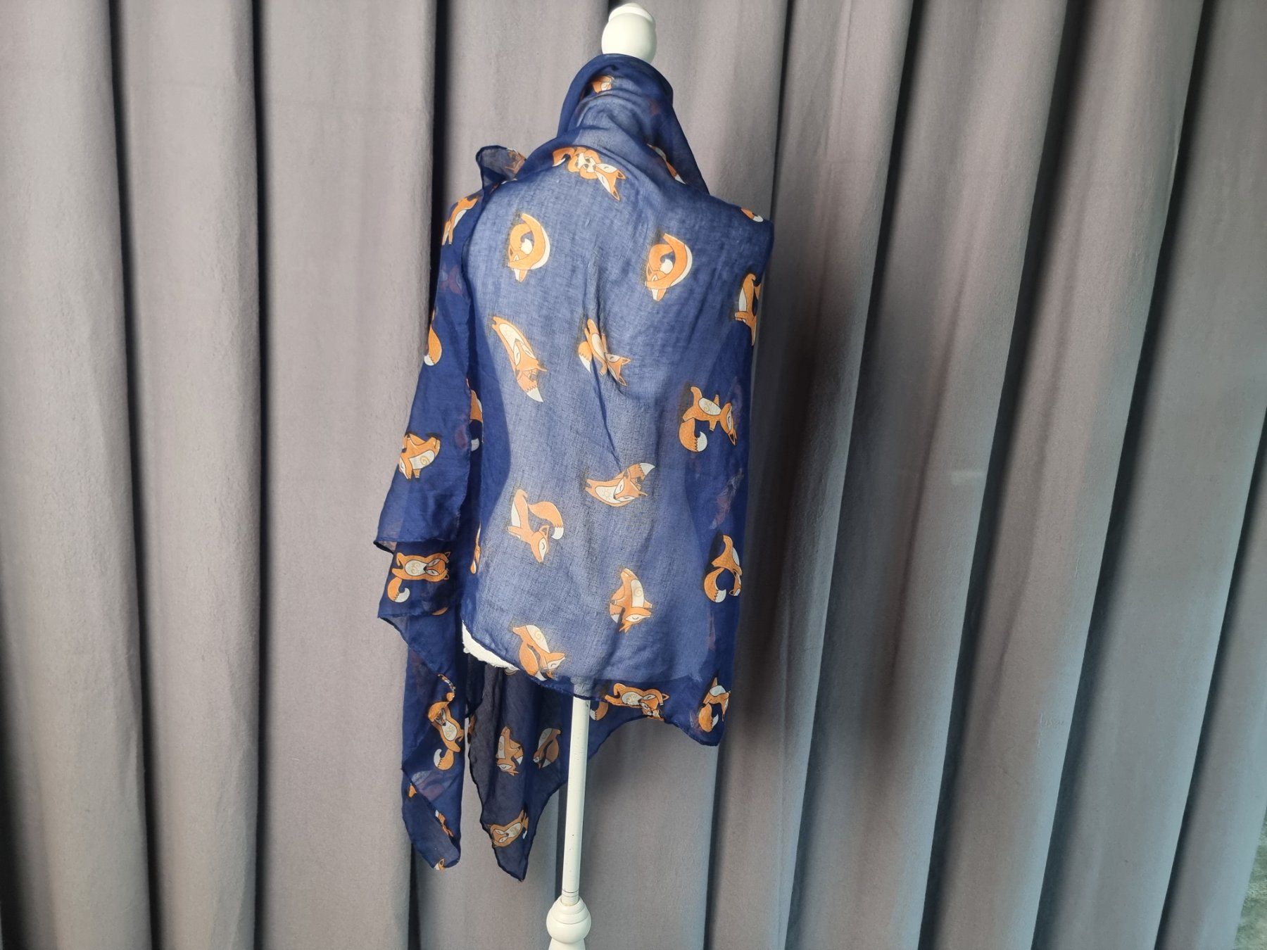 Foulard & Sciarpe: Blauer Schal mit Füchse – Usato da Urtenen-Schönbühl venduto da Restwert_Schoenbuehl 4