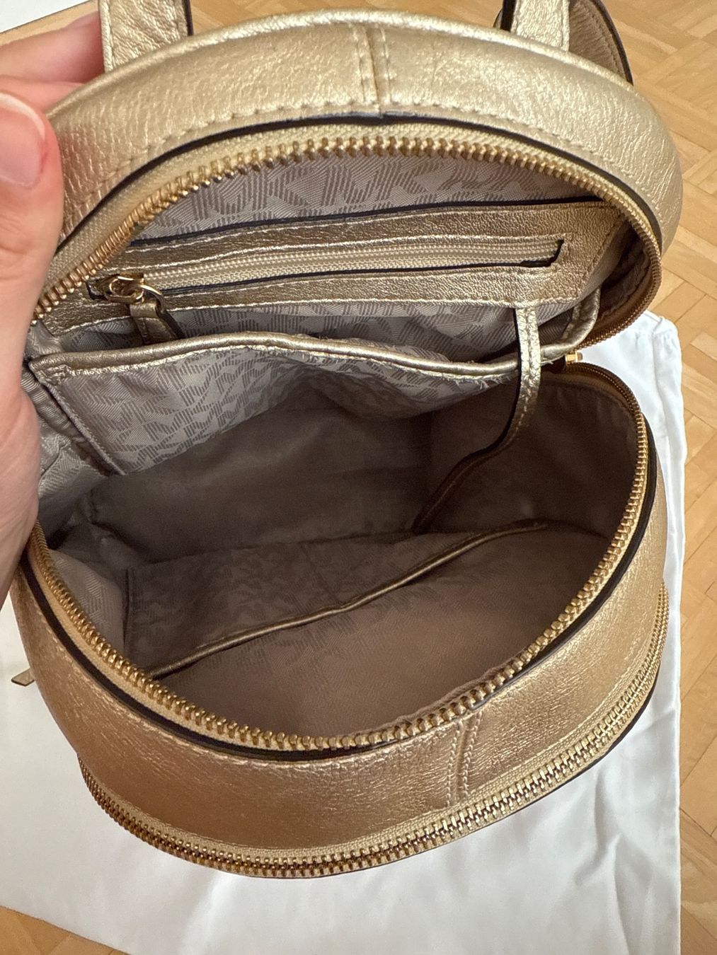 Michael Kors Zaini: Michael Kors Rucksack goldfarben – Usato da St.Gallen venduto da ebe_976r 5