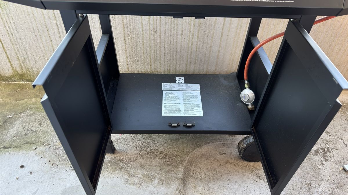 Grills: Gasgrill mit Seitenkocher – Gebraucht aus Galgenen von PhilM. 8