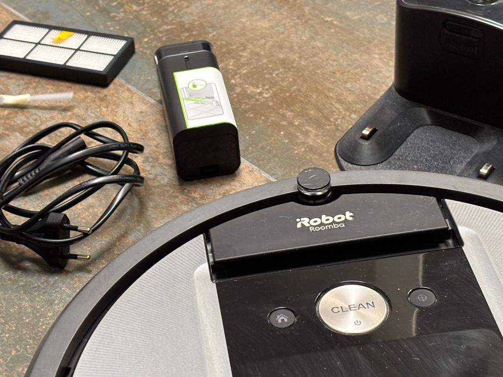 iRobot Roomba 960 Series | Inkl. Zubehör | Bürstenset (Gebraucht) in ...