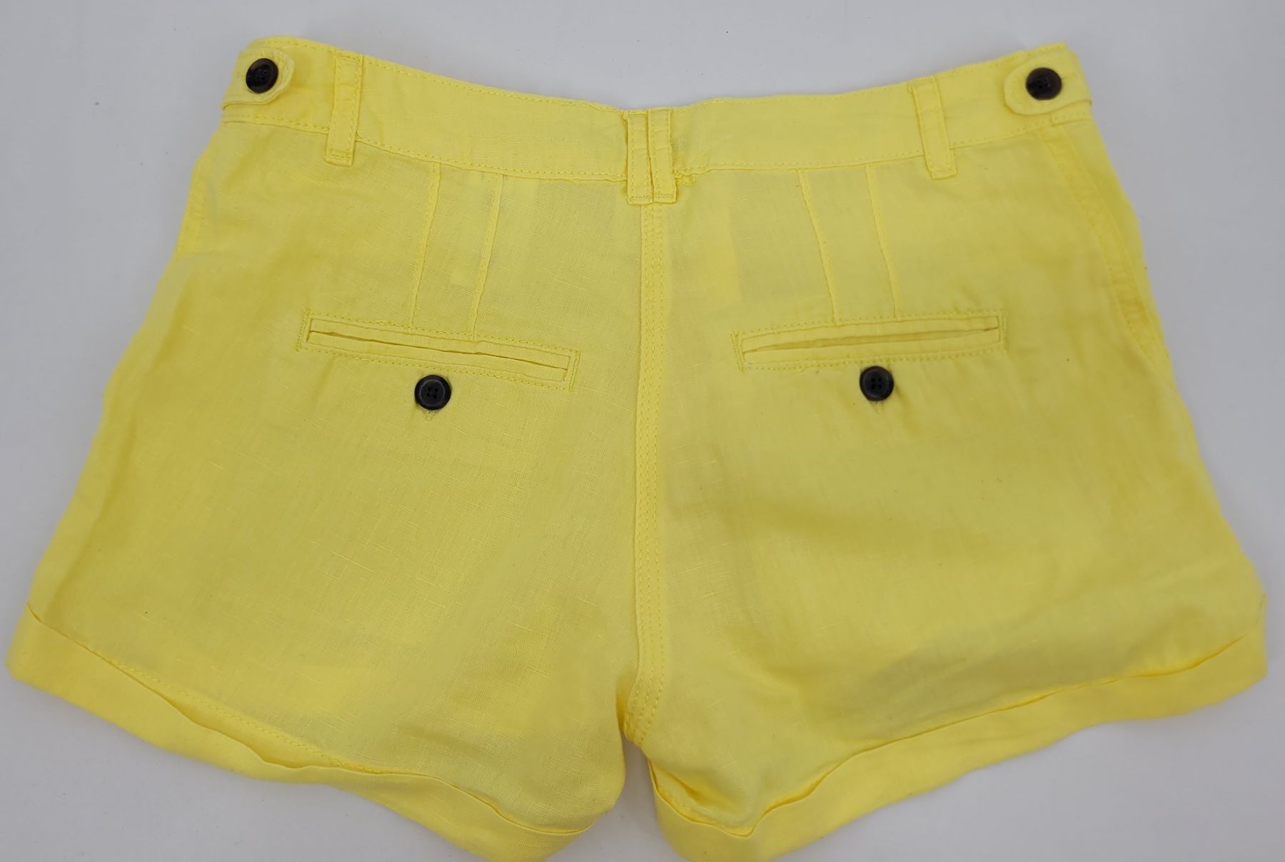 H&M Pantaloni: H&M Short jaune – Usato da Lausanne venduto da PlusValue_Lausanne 1