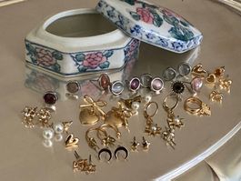 Lots de boucles d'oreilles et boîte céramique