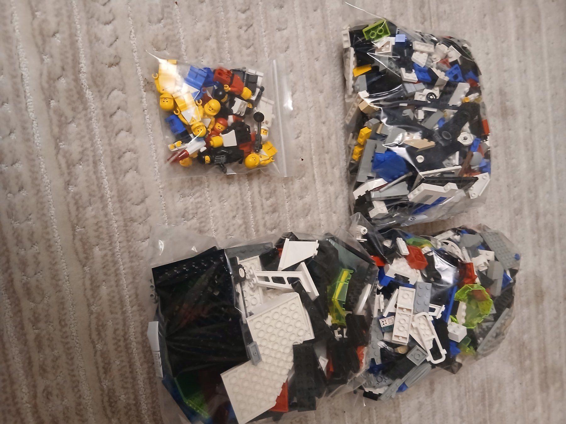 Lego Spielzeuge: Lego Space Figuren und Einzelteile – Gebraucht aus Rapperswil SG von cosiba01