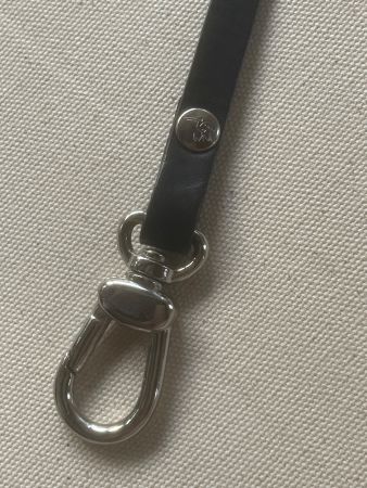 Maison Mollerus Lederband mit Karabiner