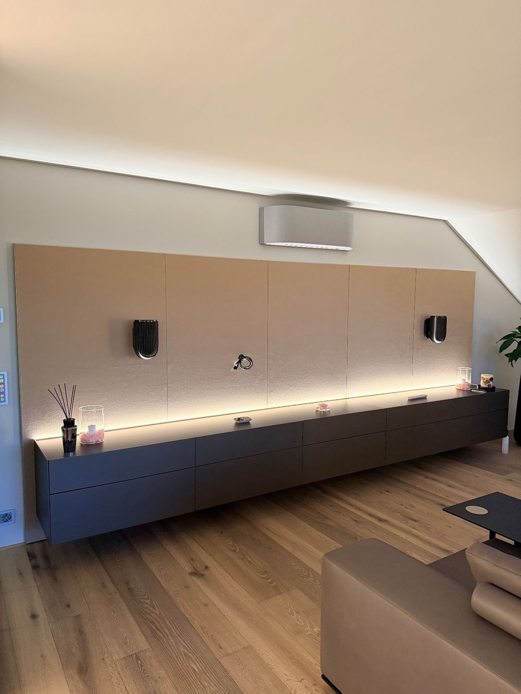 Poliform Mobili TV: Brandneues Poliform Code Wandsystem (NP CHF 16'000) – Nuovo (secondo la descrizione) da Frauenfeld venduto da Roma92