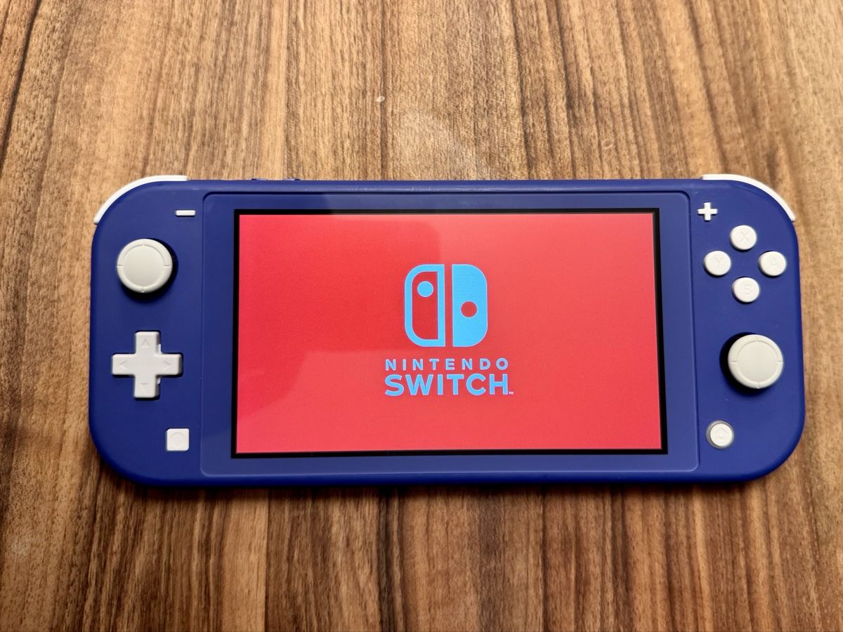 Nintendo Konsolen: Nintendo Switch light – Gebraucht aus Winkel von Global911 2