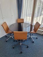 Table ronde et ses 4 chaises de bureau/ conférence