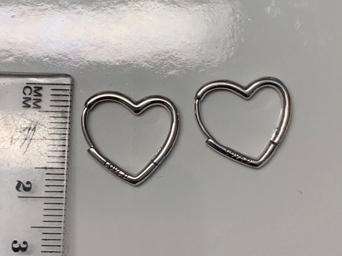 Orecchini pendenti & Orecchini a lobo: Sterlingsilber-Herzkreolen – Nuovo (secondo la descrizione) da Birmenstorf AG venduto da BMW.M5 4