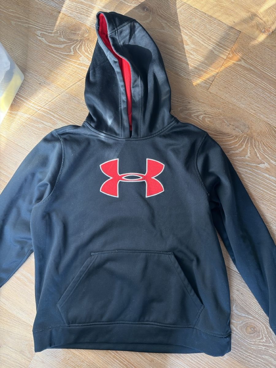 Under Armour Pullover & Sweatshirts: Warmer Under Armour Hoodie, GrösseS/ M, – Gebraucht aus Moudon von patricia115