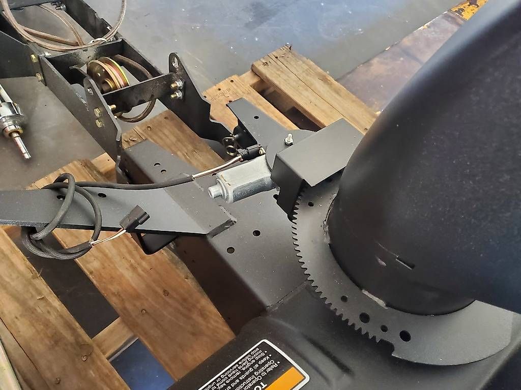 Sgombero neve: Fraise à neige tracteur à gazon – Usato da Lamboing venduto da LL_84 2