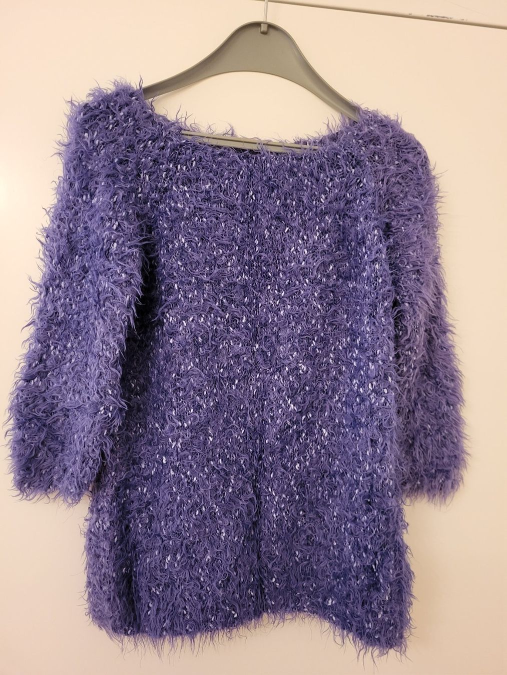 Pullover & Sweatshirts: Flauschiger Pullover – Gebraucht aus Winterthur von GAM90