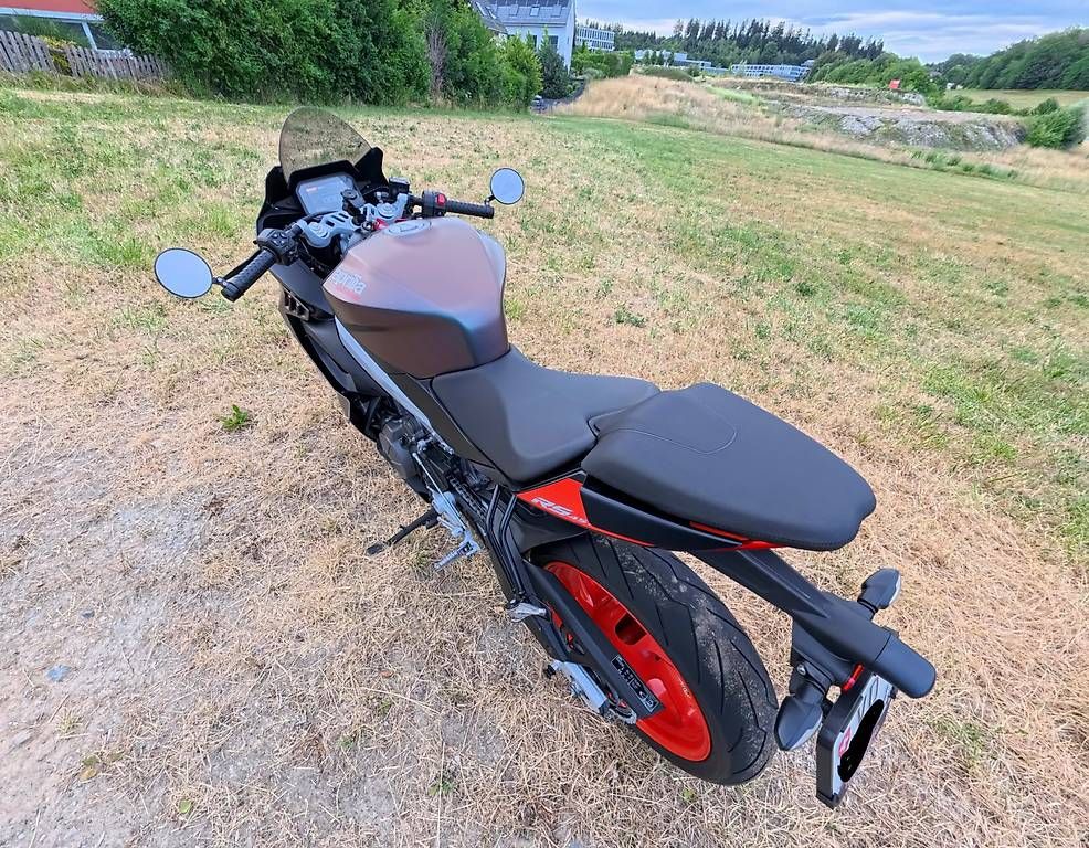 Aprilia Strada: RS457 Prismatic Dark – Usato da Jouxtens-Mézery venduto da aed_wt7y 2