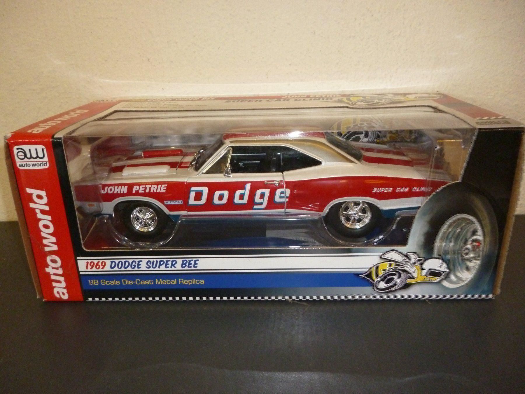 Dodge Modellini d'auto: Dodge Super-Bee 1969 "John Petrie" 1:18 – Nuovo e nell'imballaggio originale da Niederwil SG venduto da Kaicorner03