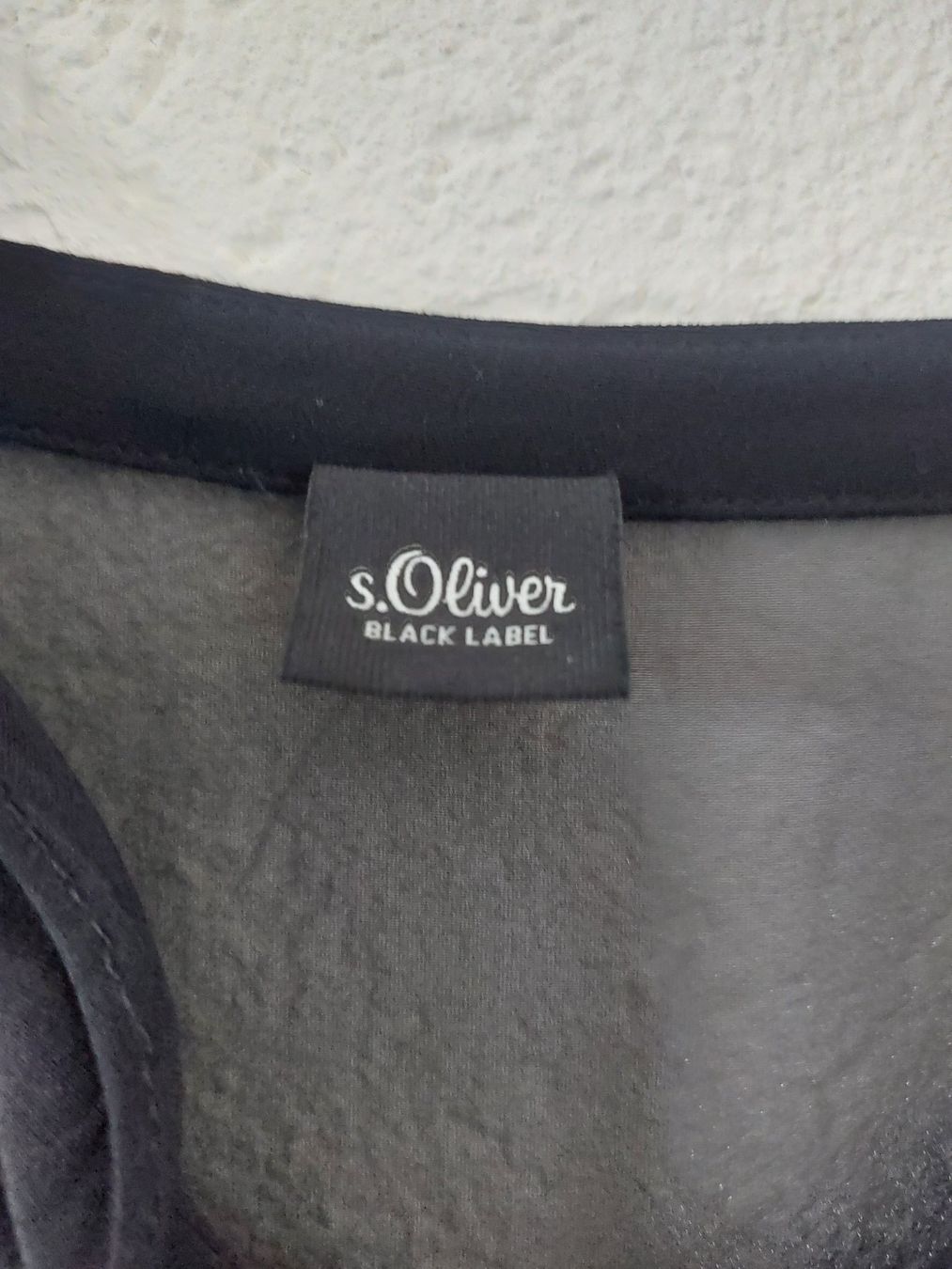 S.Oliver Camicette: Chemisier S Oliver noir gr 40 – Usato da Delémont venduto da Petitlutin 1