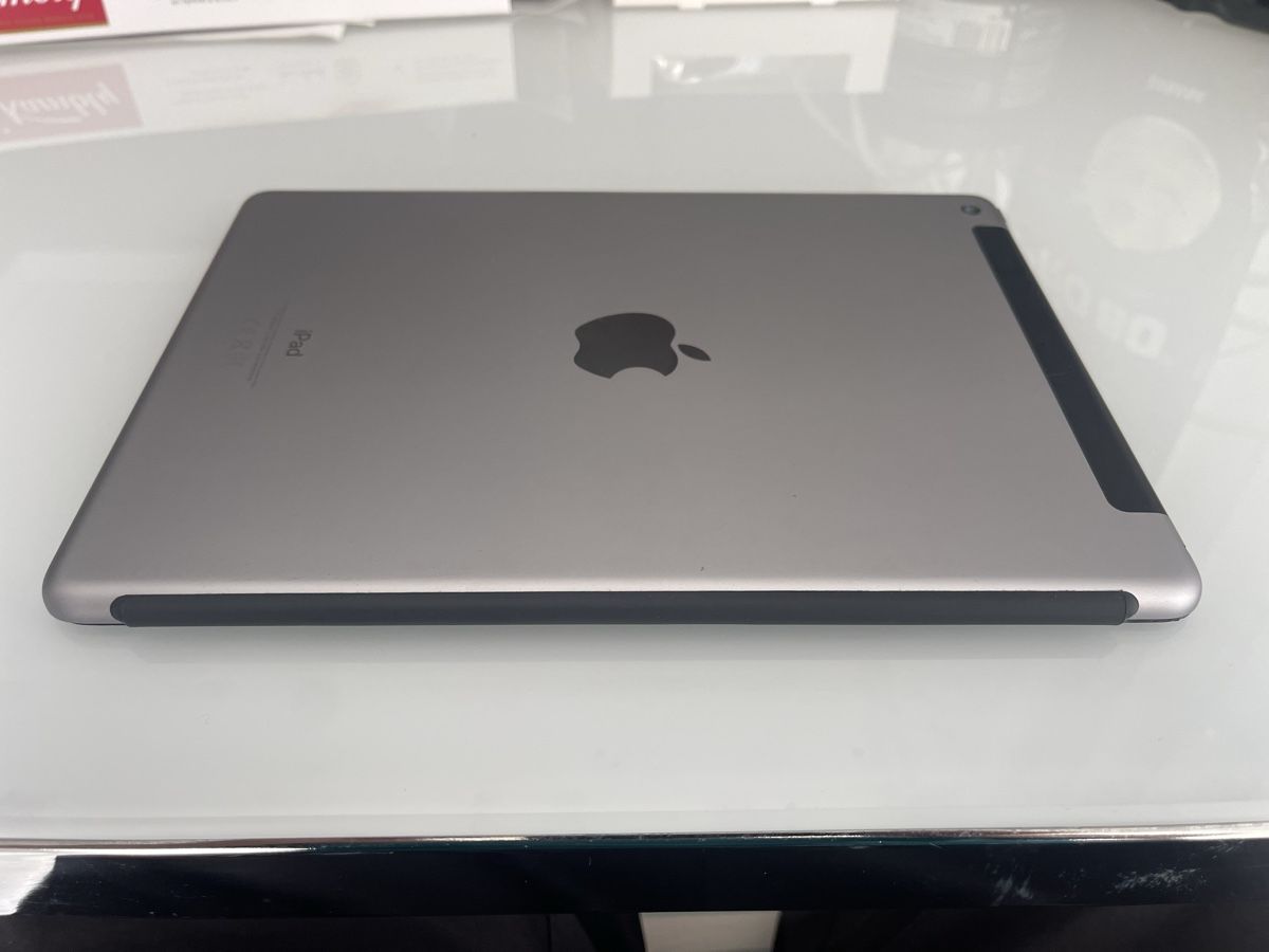 Apple Tablet PC: Apple iPad 6. Generation 32GB WiFi + Cellular – Usato da Allschwil venduto da Pascal23_ch