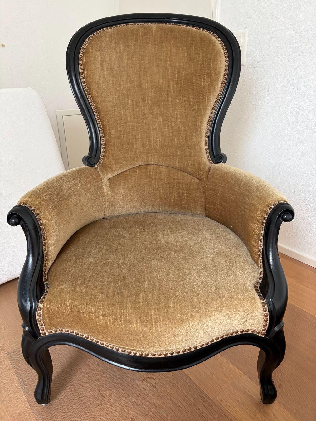Fauteuils: Antiker Sessel mit Holzrahmen – D'occasion à Samstagern par TAAF