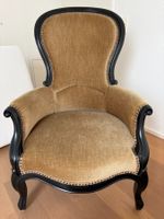 Antiker Sessel mit Holzrahmen