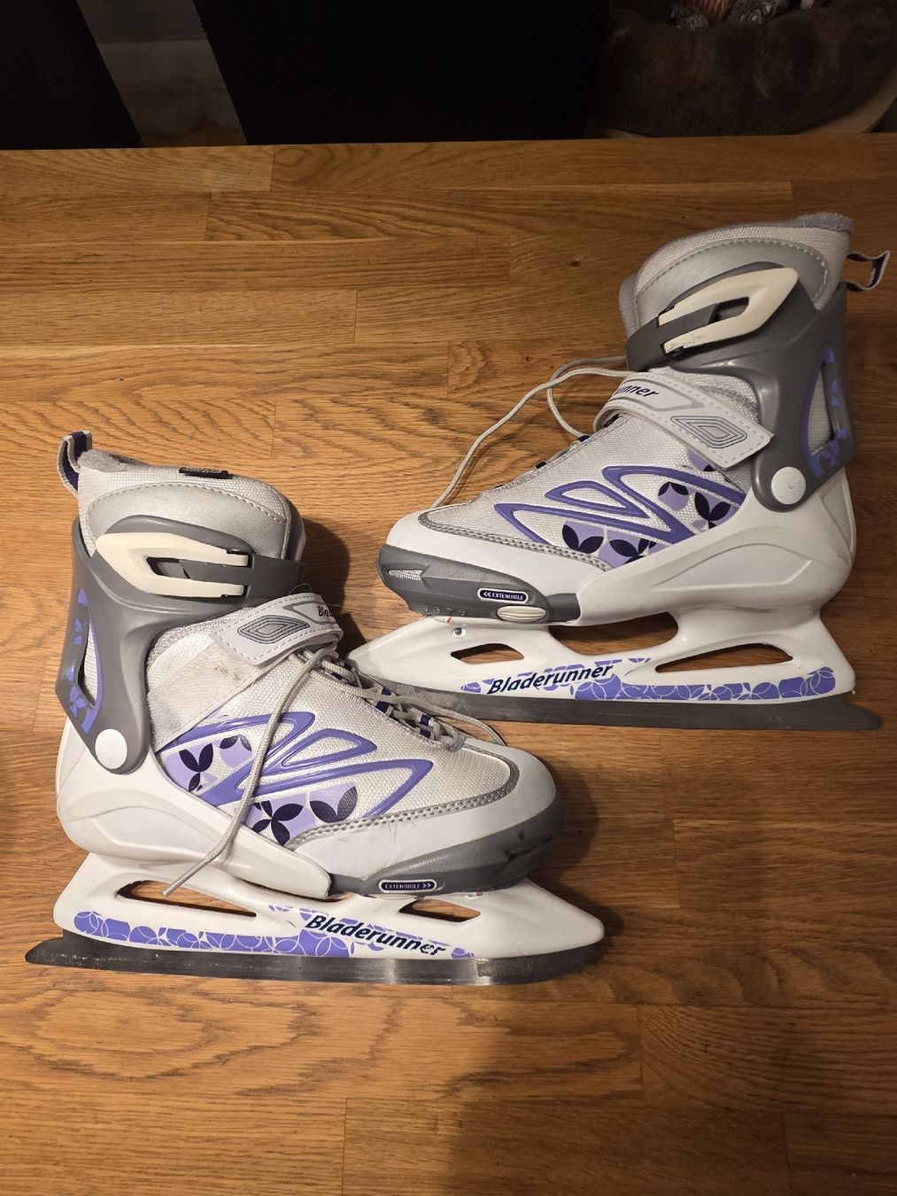 Patins à glace: Bladerunner Schlittschuhe Gr. 35- 38 – D'occasion à Rafz par leoncupra 1