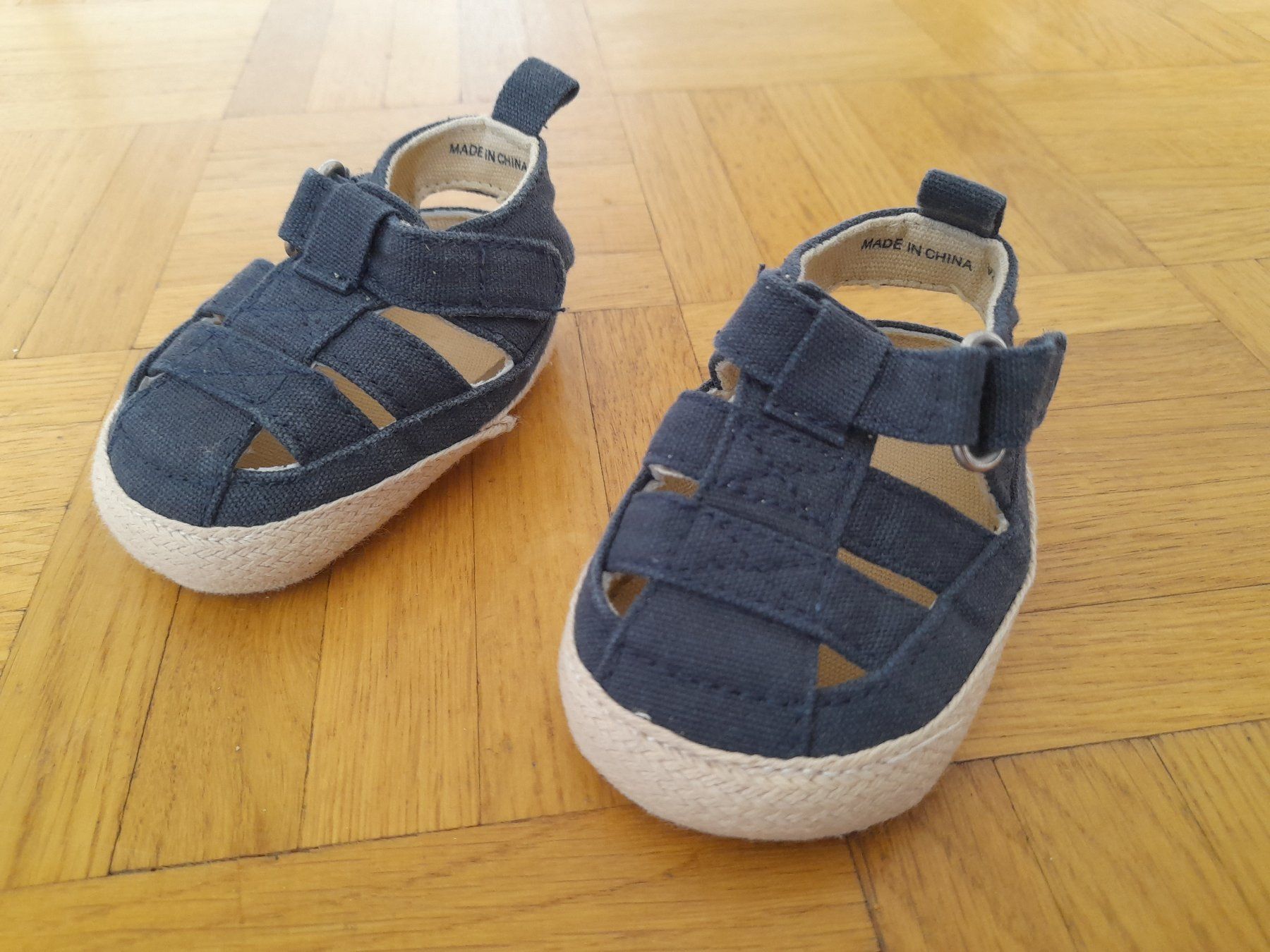 Scarpe da uomo: Sandales pour nouveau-née – Usato da Genève venduto da ded_dg7w