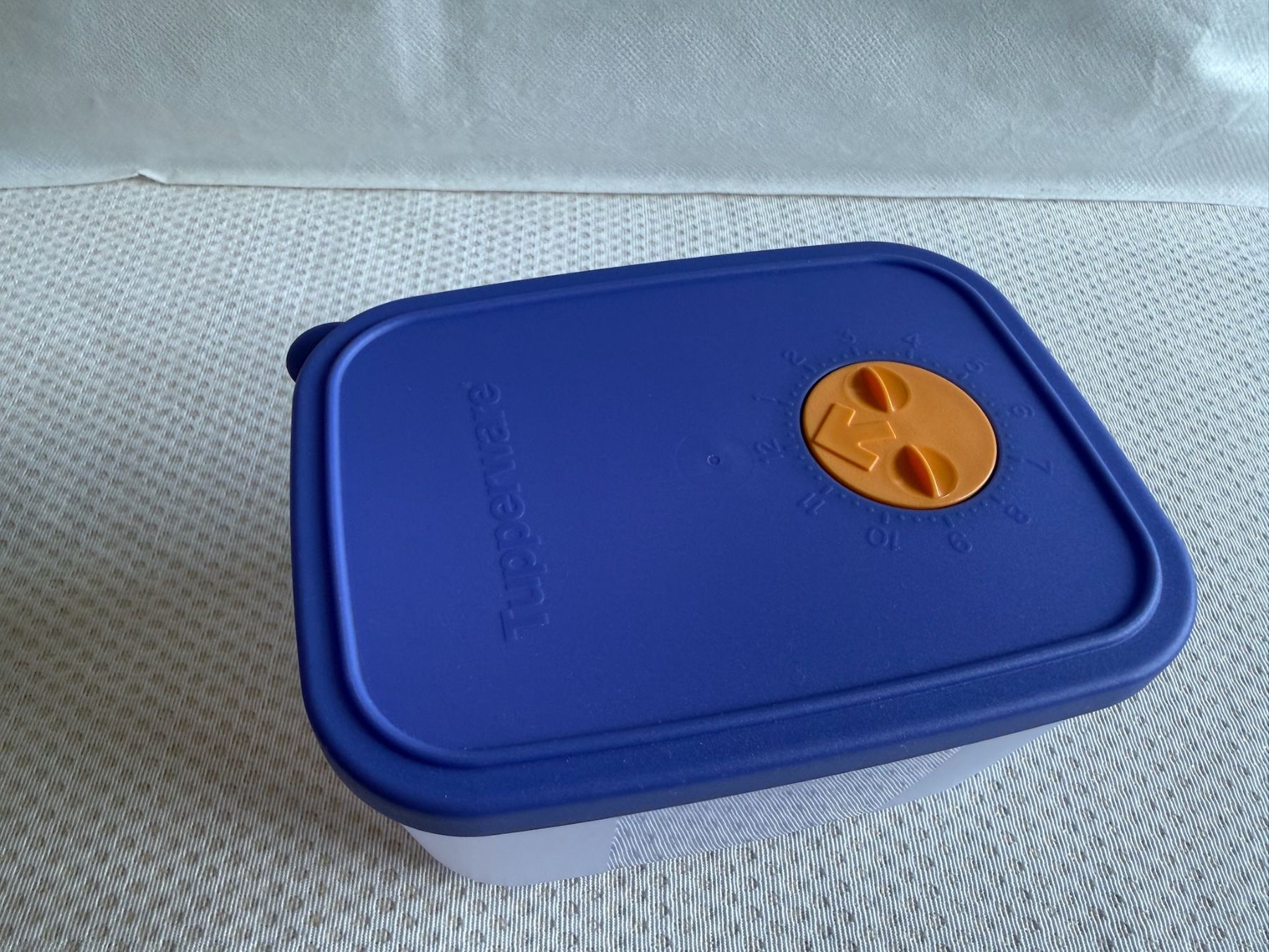 Tupperware Behälter & Ähnliches: Tupperware - boîte - 0,7L – Gebraucht aus Sion von accroshoes
