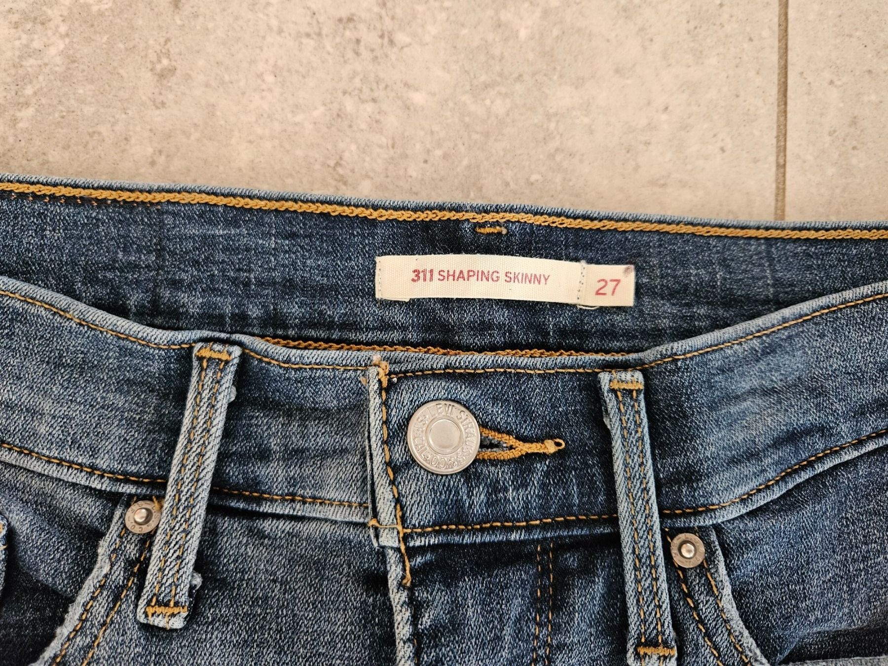 Levi's Jeans: Levis Jeans, shaping skinny – Nuovo (secondo la descrizione) da Wiesendangen venduto da Sinhuk 1