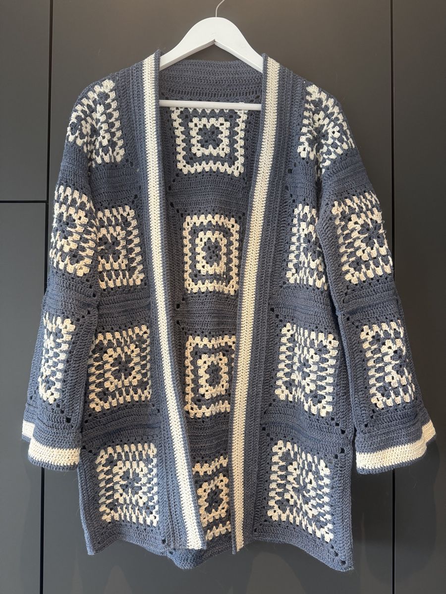 Giacche: Gehäkelte Granny Square Jacke, Cardigan – Nuovo (secondo la descrizione) da Adligenswil venduto da Esthee
