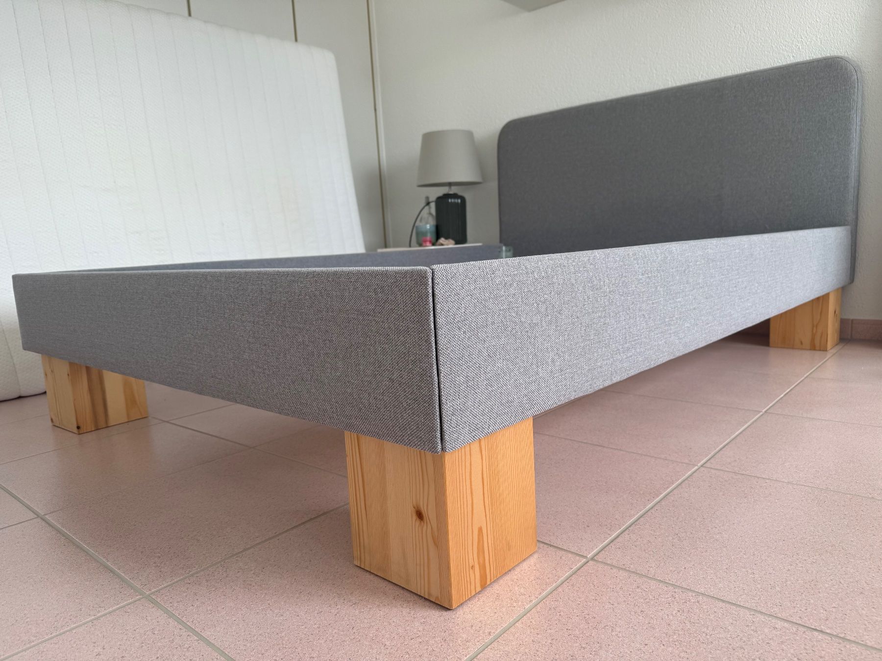 Pfister Letti: graues Bett von Pfister – Usato da Luzern venduto da Julia-oberholzer