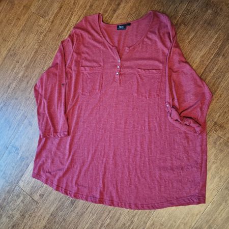 Shirt mit krempelbaren 7/8 Ärmeln, rot, Grösse 56