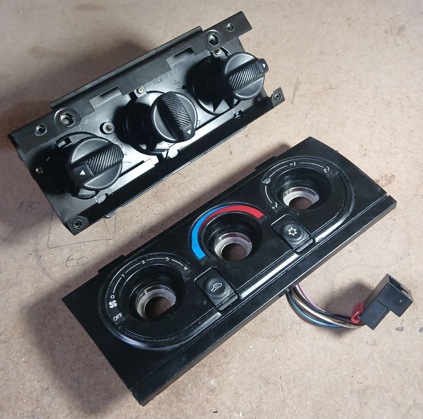 Fiat Tutti pezzi di ricambio auto: Commande de ventilation Fiat Coupé 1993-2000 – Usato da la heutte venduto da Auto-stock