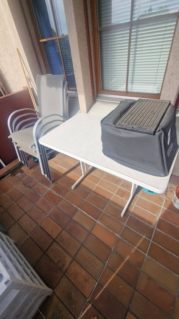 Set de table et chaises: Gartentisch und Stapelstühle – D'occasion à Sirnach par Giordi1