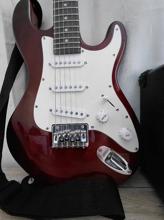 Strumenti musicali: Sehr schönes E-Gitarren-Set für Kinder oder Anfänger. – Usato da Dietikon venduto da Vent-Gary- 3