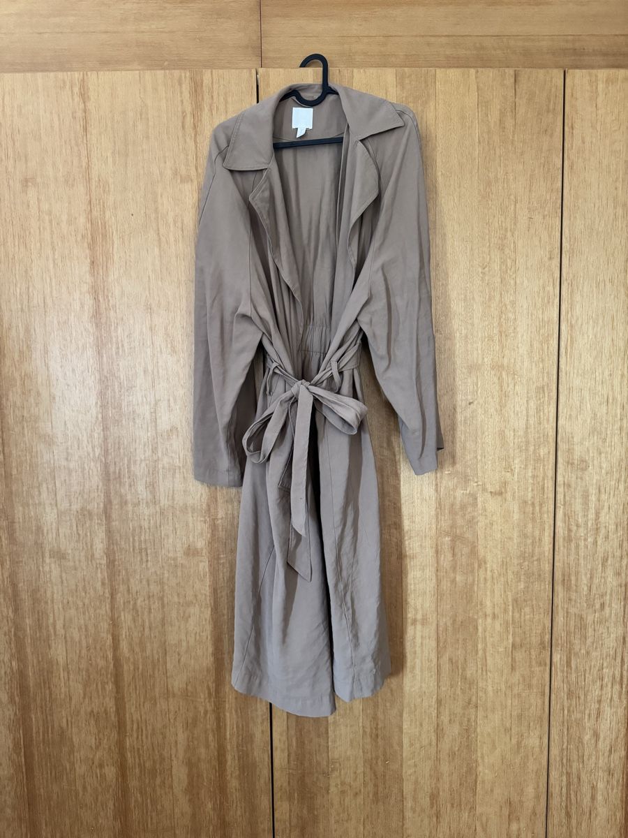 H&M Cappotti: Trenchcoat von H&M in XL – Usato da Igis venduto da jul_7vgf