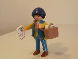 Playmobil Figures Serie 18 Pöstlerin