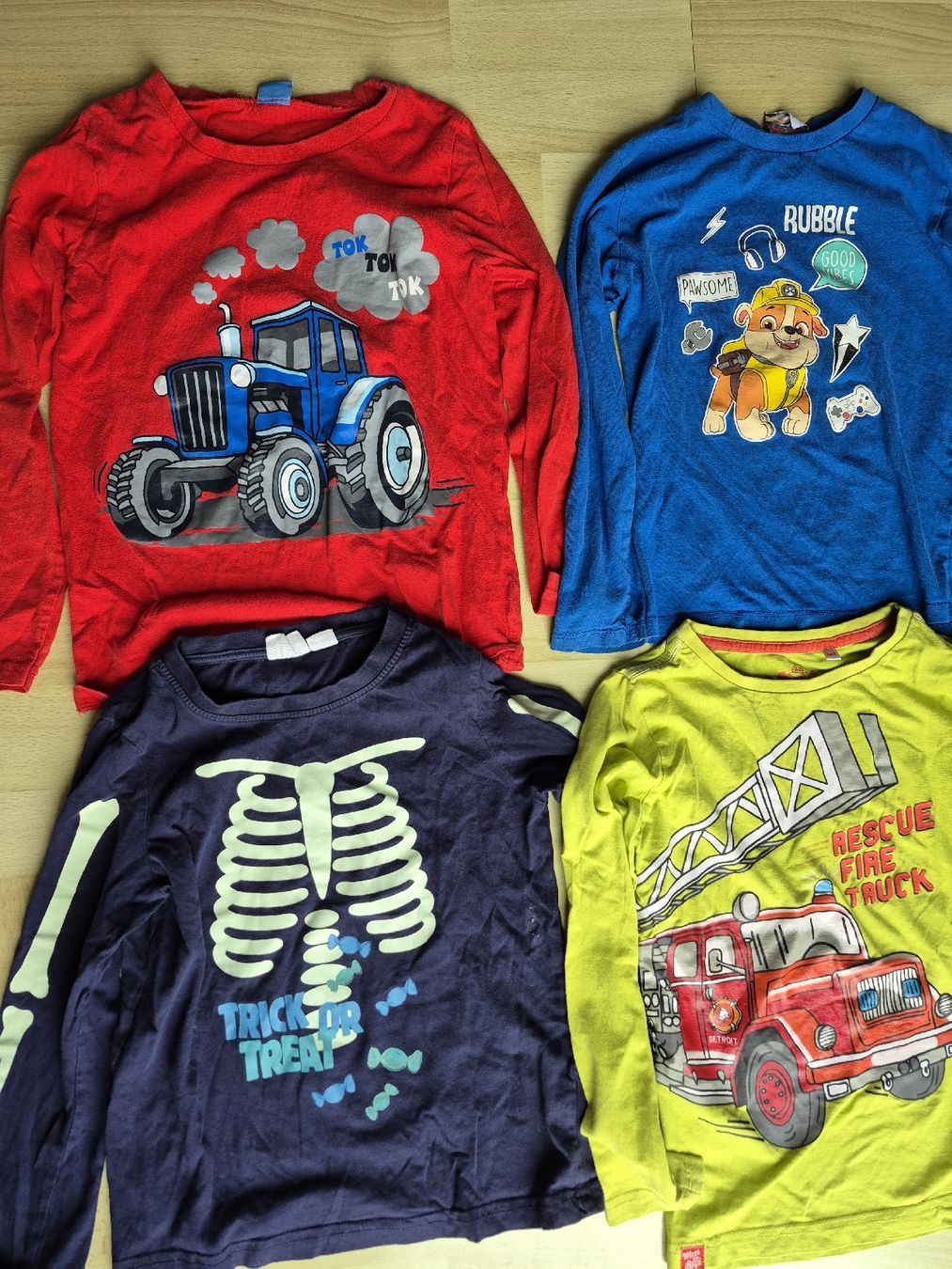 Pulls et sweat-shirts: Kliderpaket gr. 122-128 – D'occasion à Gränichen par Mamaboy 3