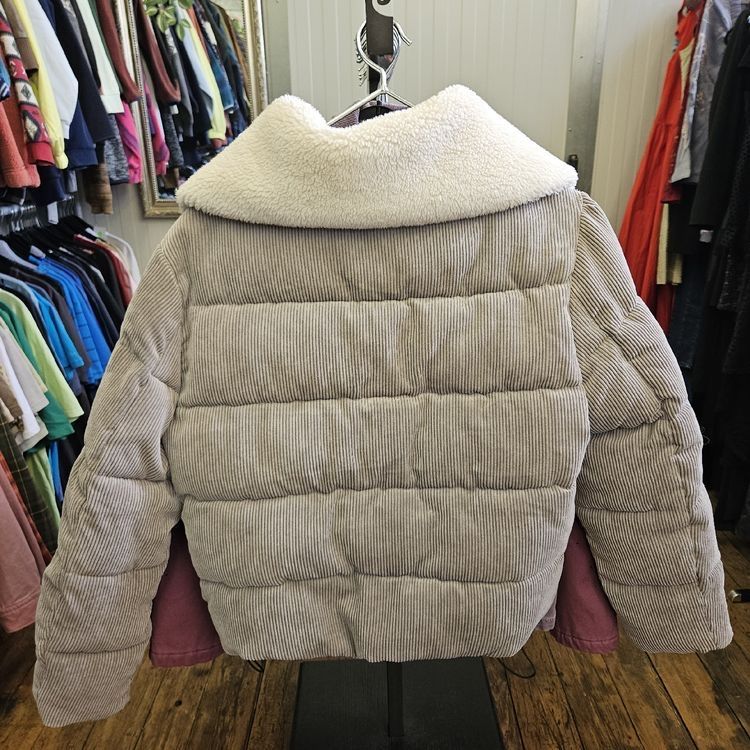 Giacche: Puffer Jacket  – Usato da Luzern venduto da das_2s8k 1