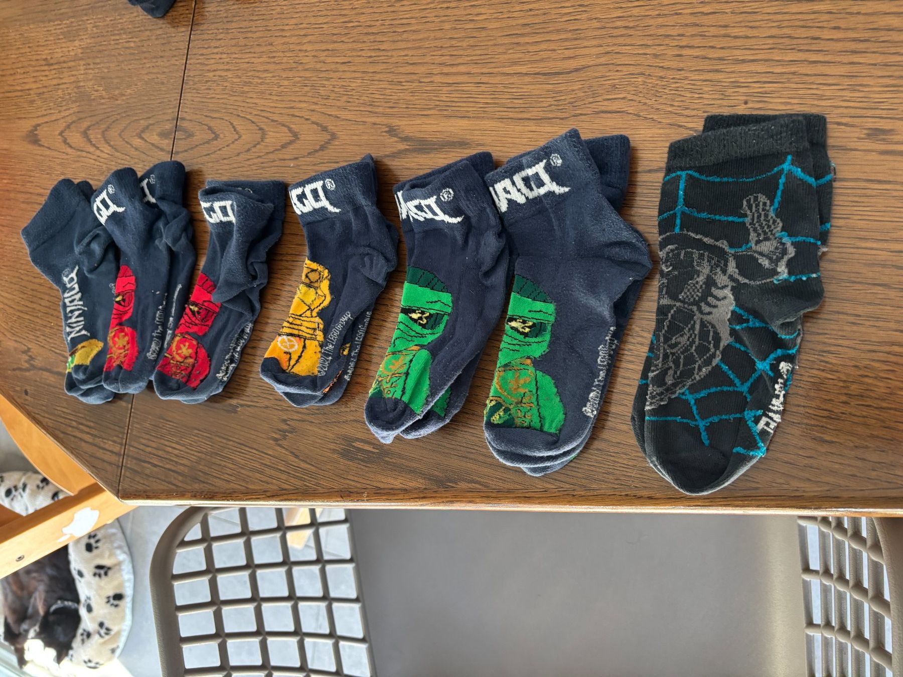 Socken für Kinder: Lot chaussettes ninjago 27 - 30 – Gebraucht aus Salvenach von gwenwywar