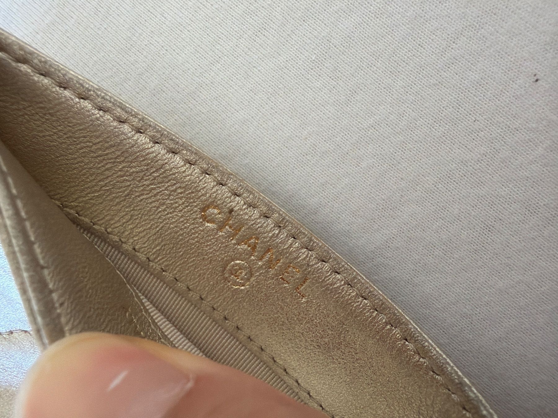 Chanel Portamonete: Kartenetui Chanel Gold gebraucht – Usato da Roggwil TG venduto da est_r5x7 2