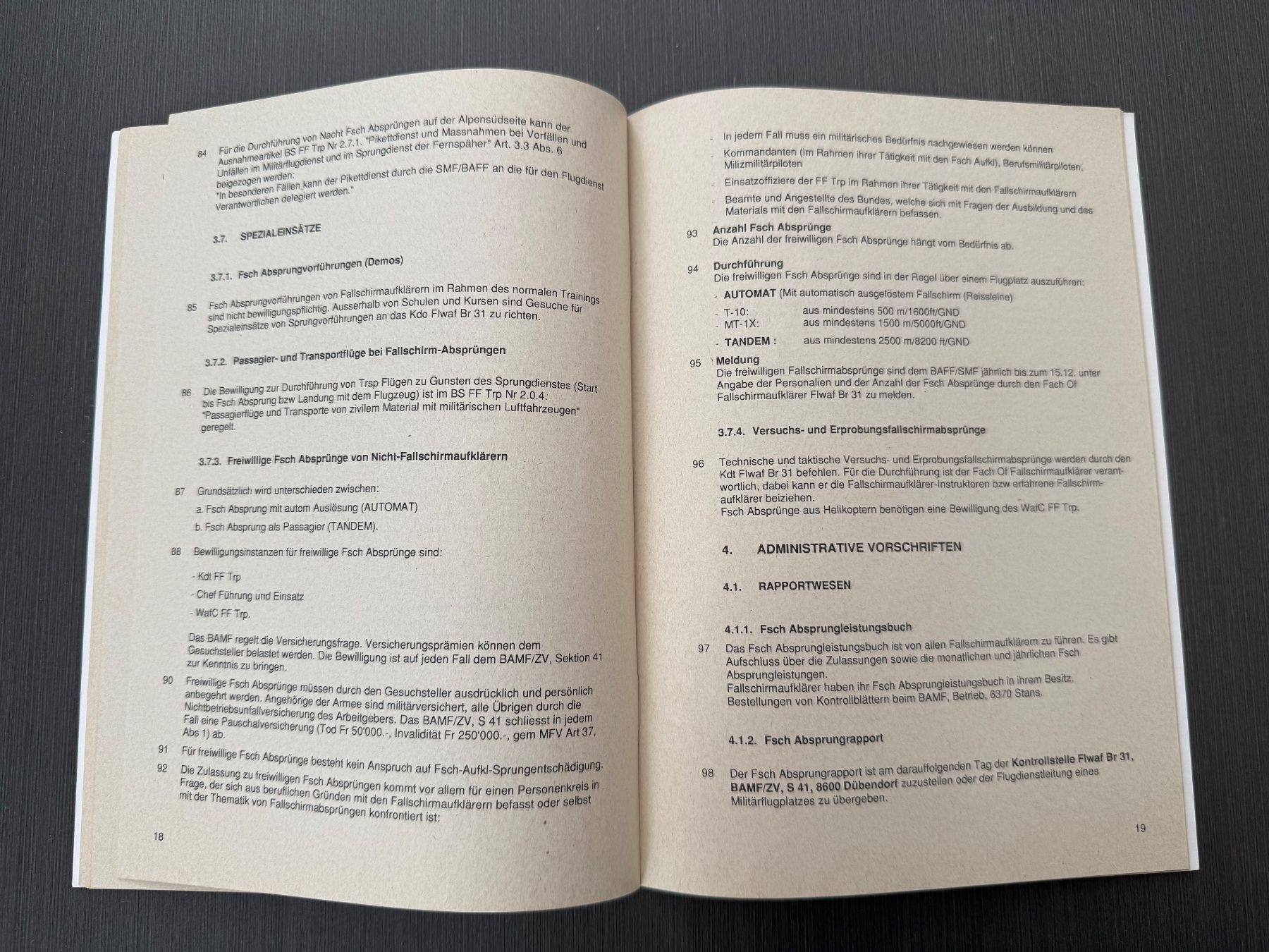 Libri: Sprungdienst der Fallschirmaufklärer - Schweizer Armee – Usato da Brütten venduto da Hst1 7