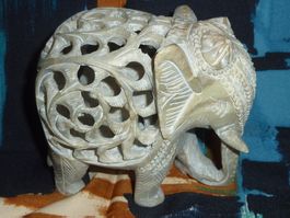 éléphant sculpté dans du marbre