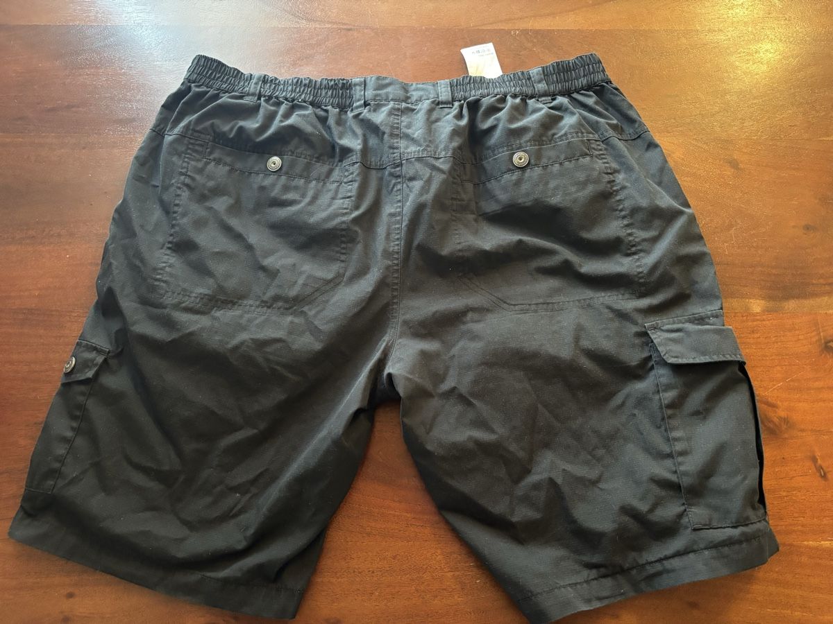 Hosen: Kurze schwarze Hose / W40 – Gebraucht aus Läufelfingen von Seraphim13