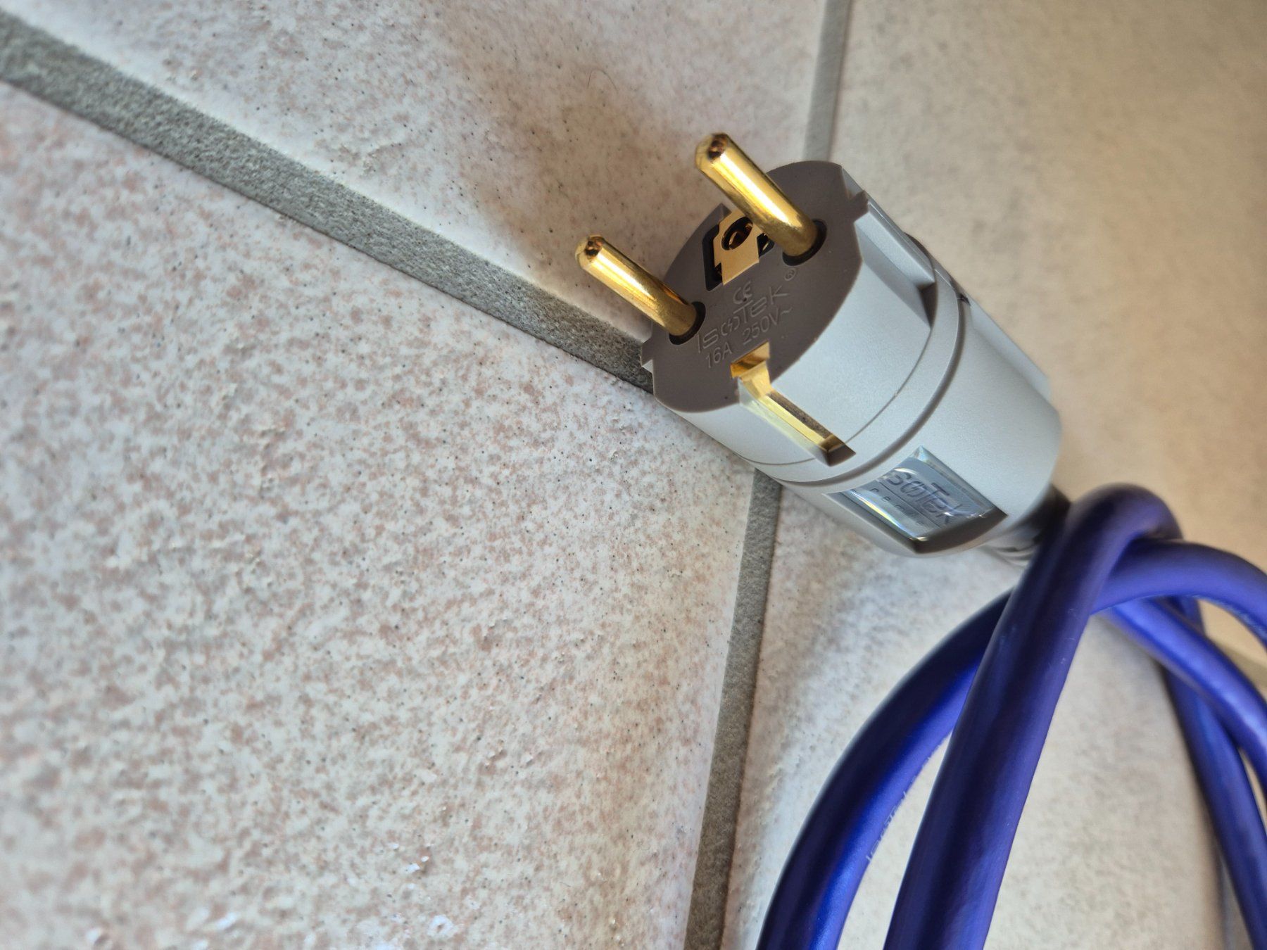 Isotek Cavi: Netzkabel Isotek EVO3 Premier Schuko / C7 Stecker – Usato da Beringen venduto da 2015ursh 2
