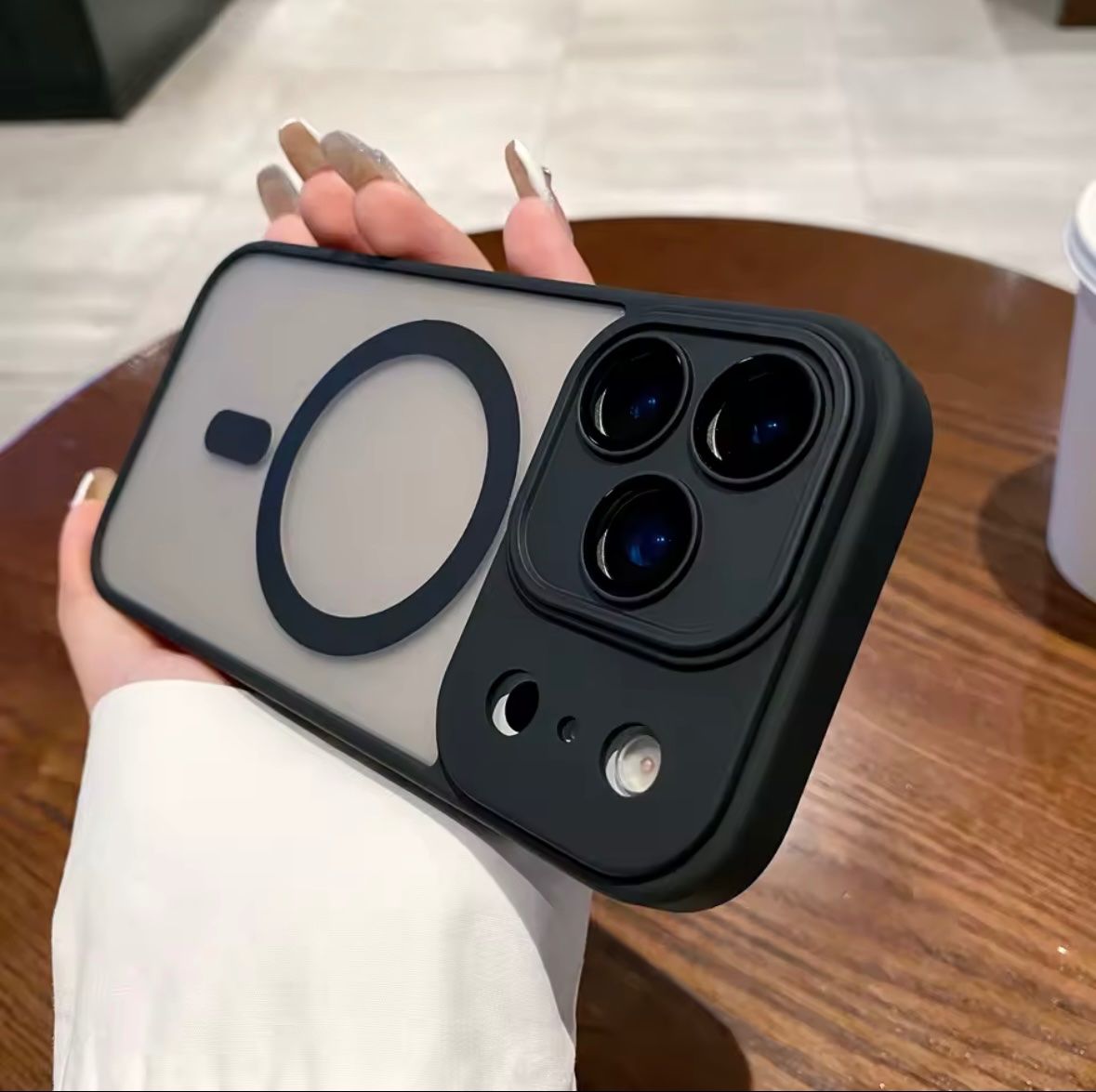 Cover & Protezioni schermo: iPhone 17 Pro Silikon Case Black – Nuovo e nell'imballaggio originale da Zürich venduto da swiss.tech