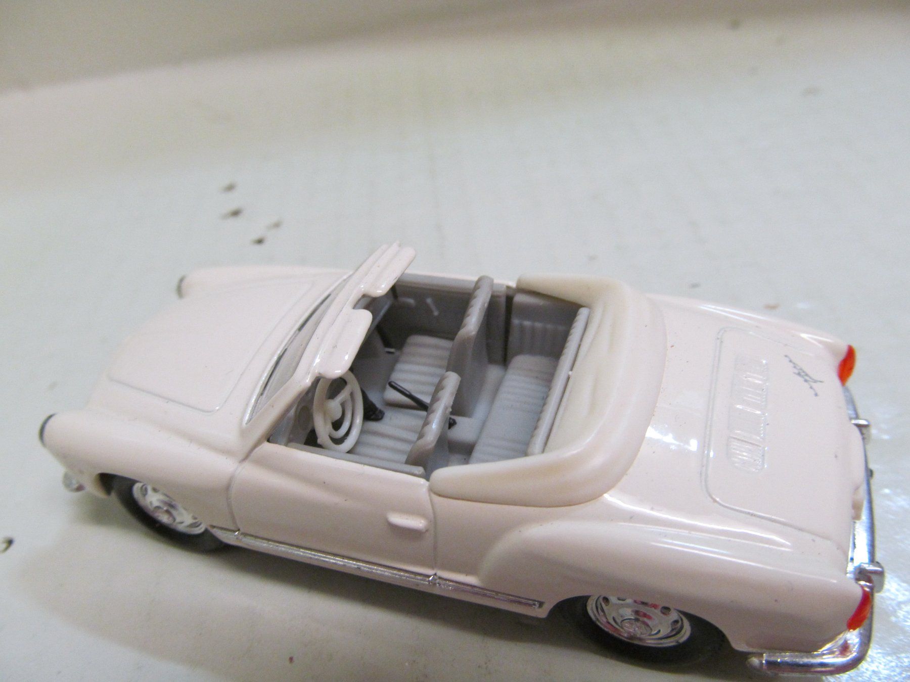 Volkswagen Modellini d'auto: VW  KARMANN GIHA 1960  WEISS  1:43 – Nuovo (secondo la descrizione) da Grueningen venduto da malamut56 2
