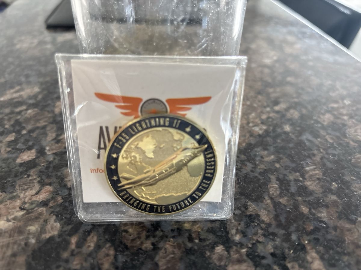Medaillen: F - 35 Plakette  – Neu und originalverpackt aus Unterengstringen von hab_dyp5 3