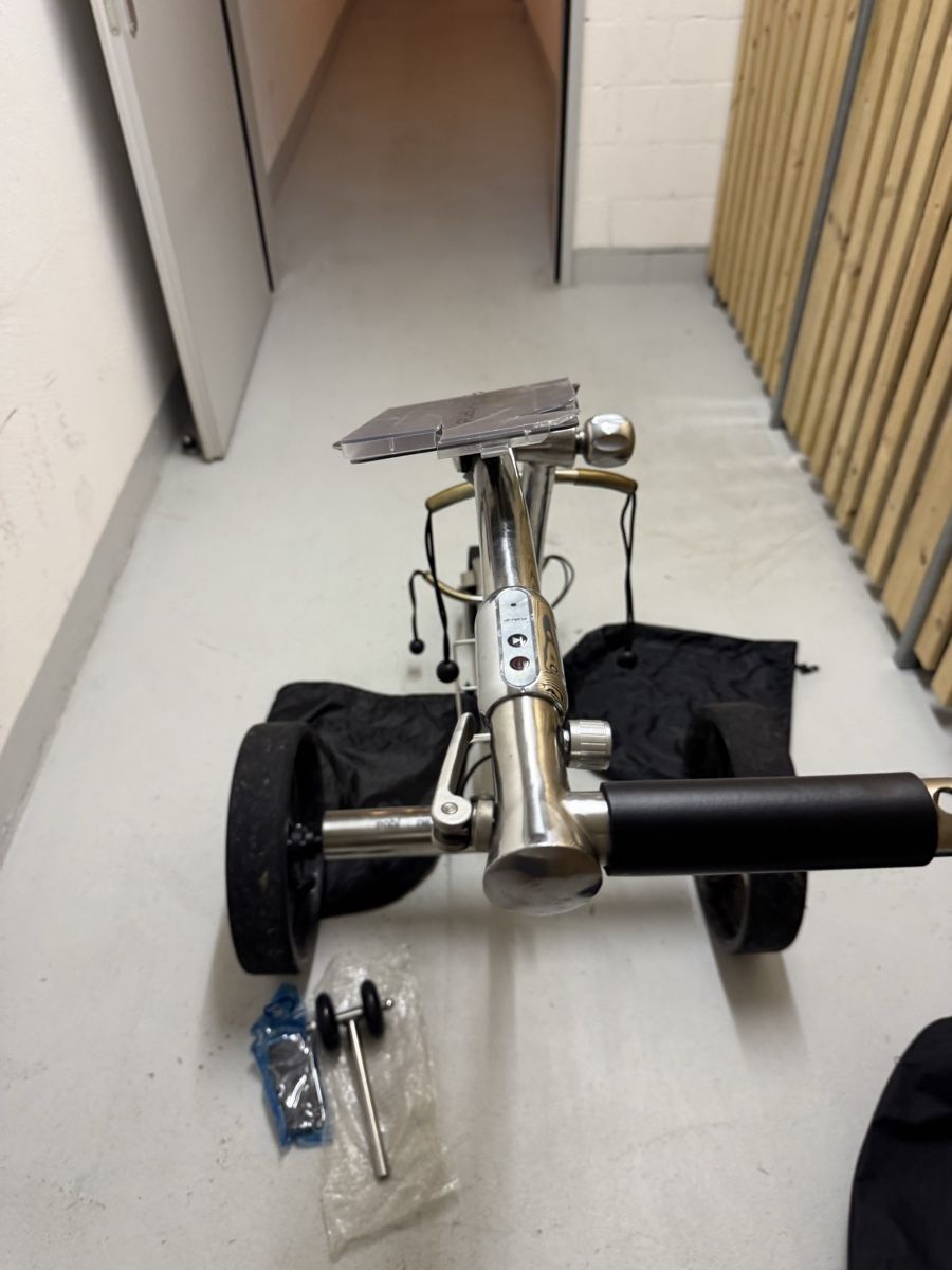 At-Hena Chariots: Golf Trolley mit Ladegerät und Tragetasche  – D'occasion à Volketswil par HDT2 1