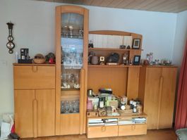 Wohnwand aus Holz mit Vitrine gebraucht guter Zustand